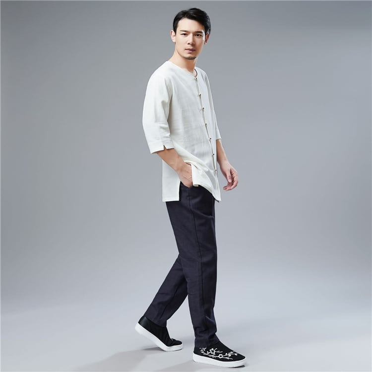 5分袖の全開チャイナTシャツフロントは鉄製の玉ボタンをループで留める仕様になっていますTシャツ メンズ