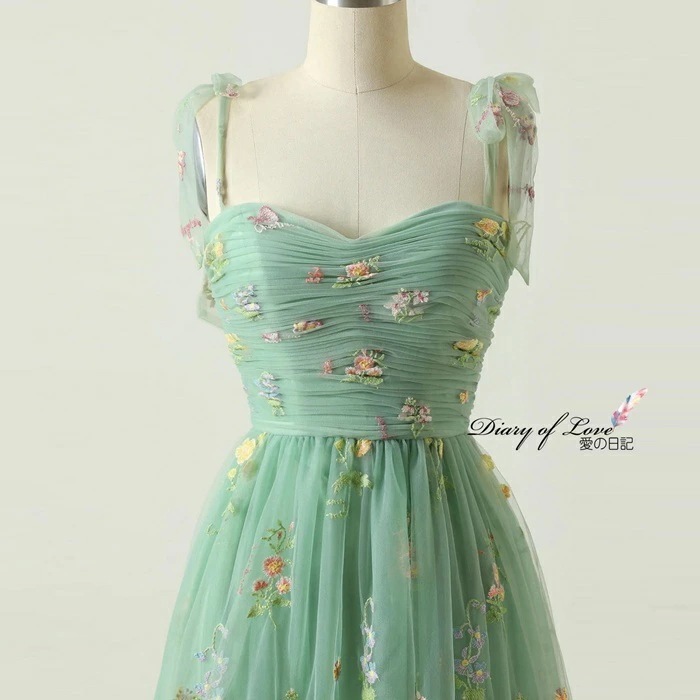 【即納】ウェディングドレス カラードレス Aラインドレス 二次会ドレス 結婚式ドレス 演奏会 グリーン/オレンジ/ブルー ロングドレス ファスナー 森ガール 肩紐 ベアトップ 刺繍入り ウェデ 【即納】ウェディングドレス カラードレス Aラインドレス 二次会ドレス 結婚式ドレス 演奏会 グリーン/オレンジ/ブルー ロングドレス ファスナー 森ガール 肩紐 ベアトップ 刺繍入り ウェデ