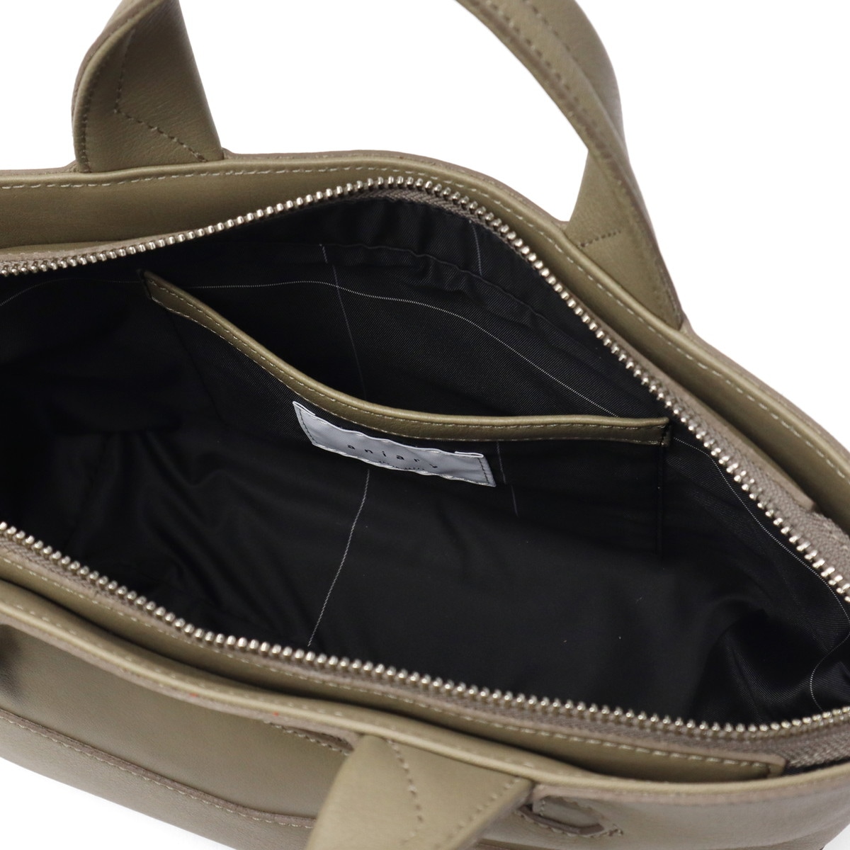 正規取扱店 レディース メンズ ファスナー付き 本革 革 横型 舟形 小さめ 軽量 軽い 日本製 A5 Artisan Leather Tote 36-02001 正規取扱店 レディース メンズ ファスナー付き 本革 革 横型 舟形 小さめ 軽量 軽い 日本製 A5 Artisan Leather Tote 36-02001