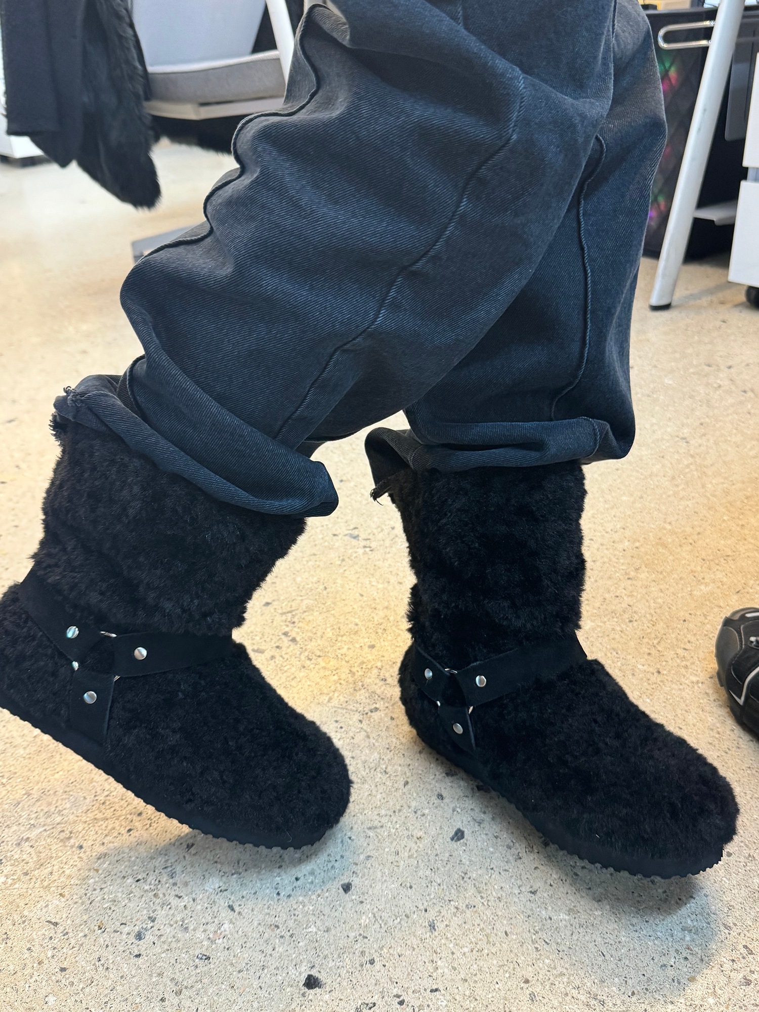[DEINET] POM POM FUR BOOTS /追跡付 DEINET POM POM FUR BOOTS IN MOCHA