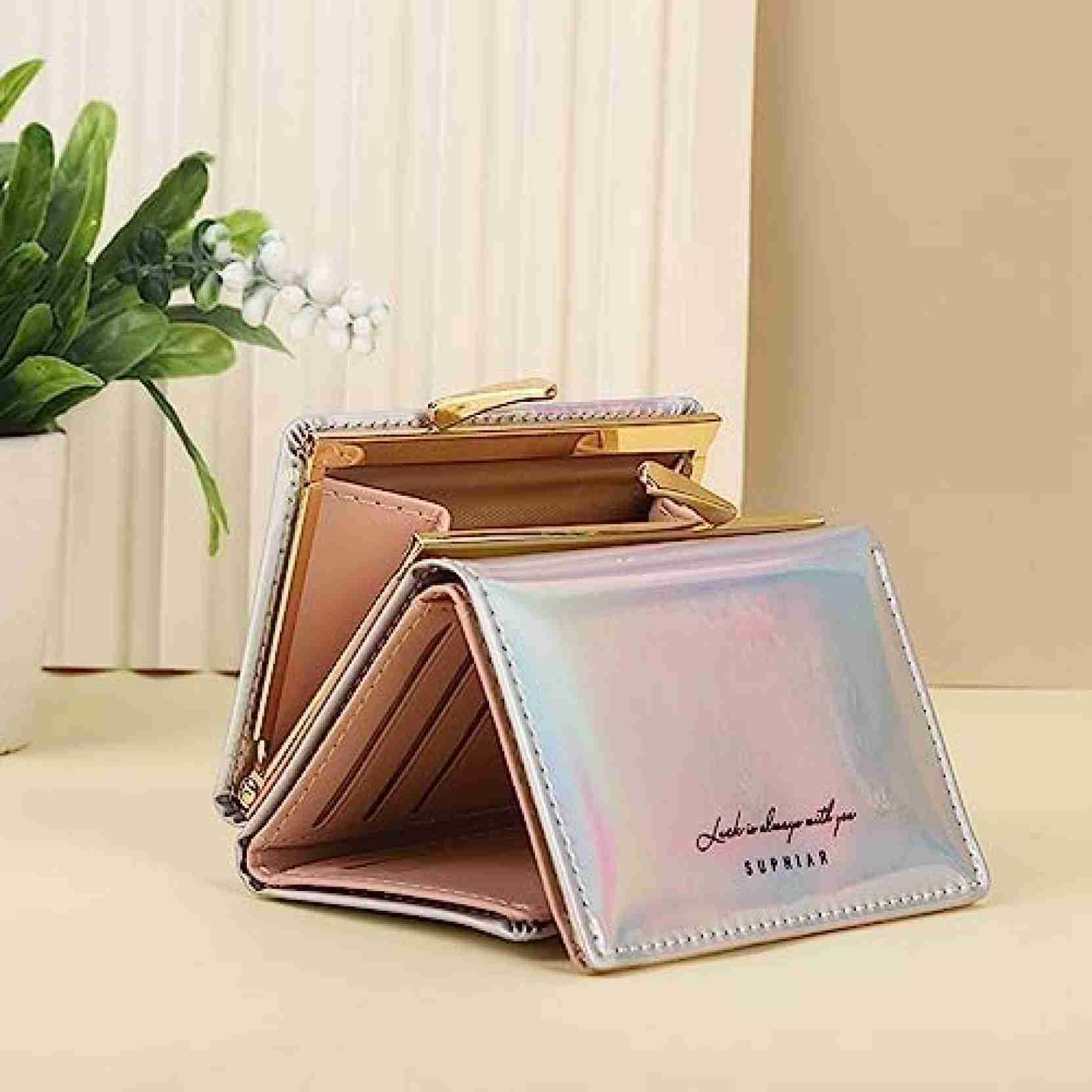 【20%OFFクーポン】小さい財布 レディース 財布 三つ折り がま口 英字柄 ボタン コンパクト 軽量 薄い コインケース 大容量 小銭入れ カード入れ 多機能 おしゃれ クリスマス ホワイト 可愛 【20%OFFクーポン】小さい財布 レディース 財布 三つ折り がま口 英字柄 ボタン コンパクト 軽量 薄い コインケース 大容量 小銭入れ カード入れ 多機能 おしゃれ クリスマス ホワイト 可愛