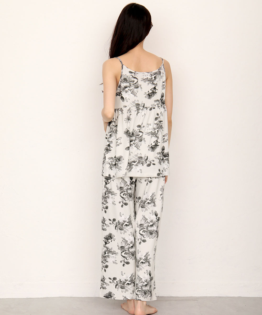 【メガ割セール!クーポン配布】オトナ可愛いセットアップ キャミソール ニットカーディガン付き 3点セット 【メガ割セール!クーポン配布】オトナ可愛いセットアップ キャミソール ニットカーディガン付き 3点セット