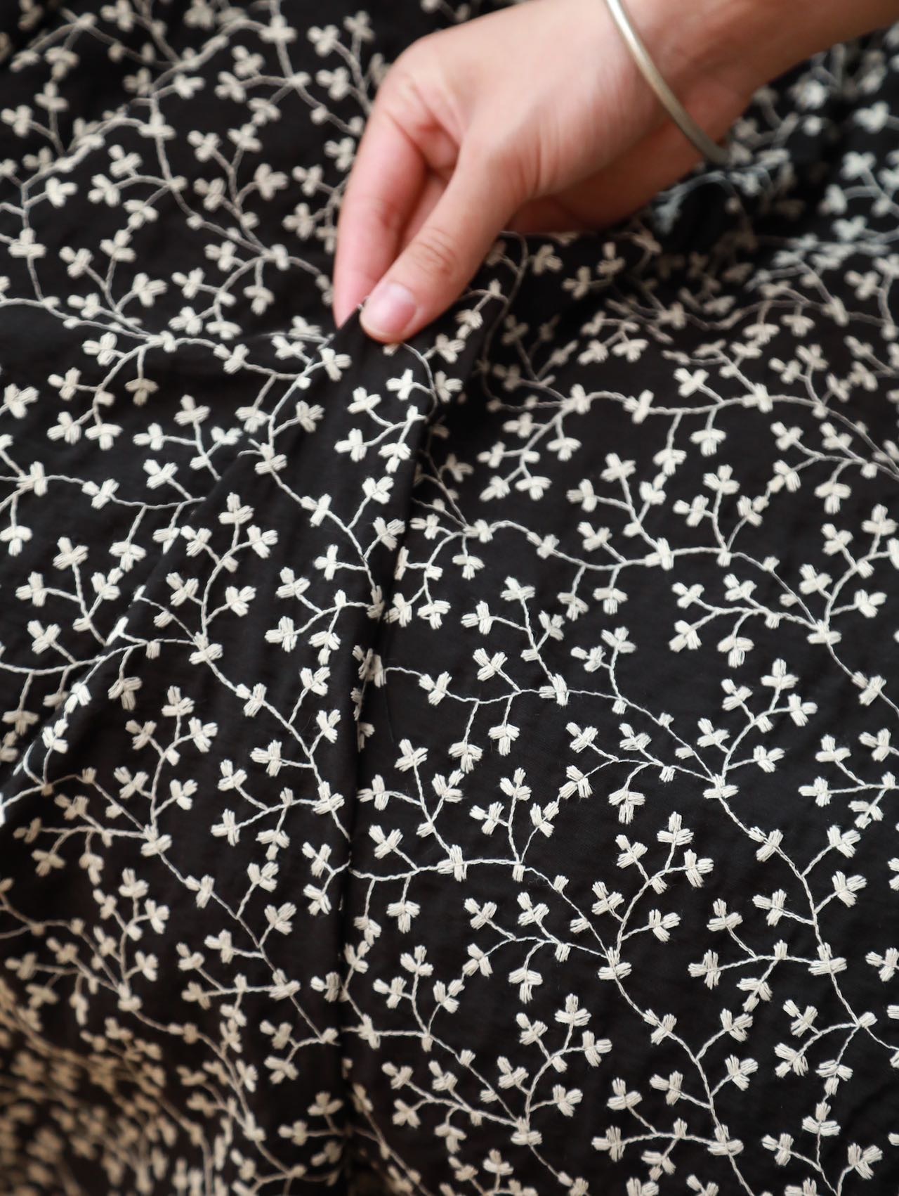 【フラワー刺繍 レーストリム プルオーバー】ブラック 長袖 レディース M/Lサイズ コットン100% クラシカル カジュアル【LPIUTY】