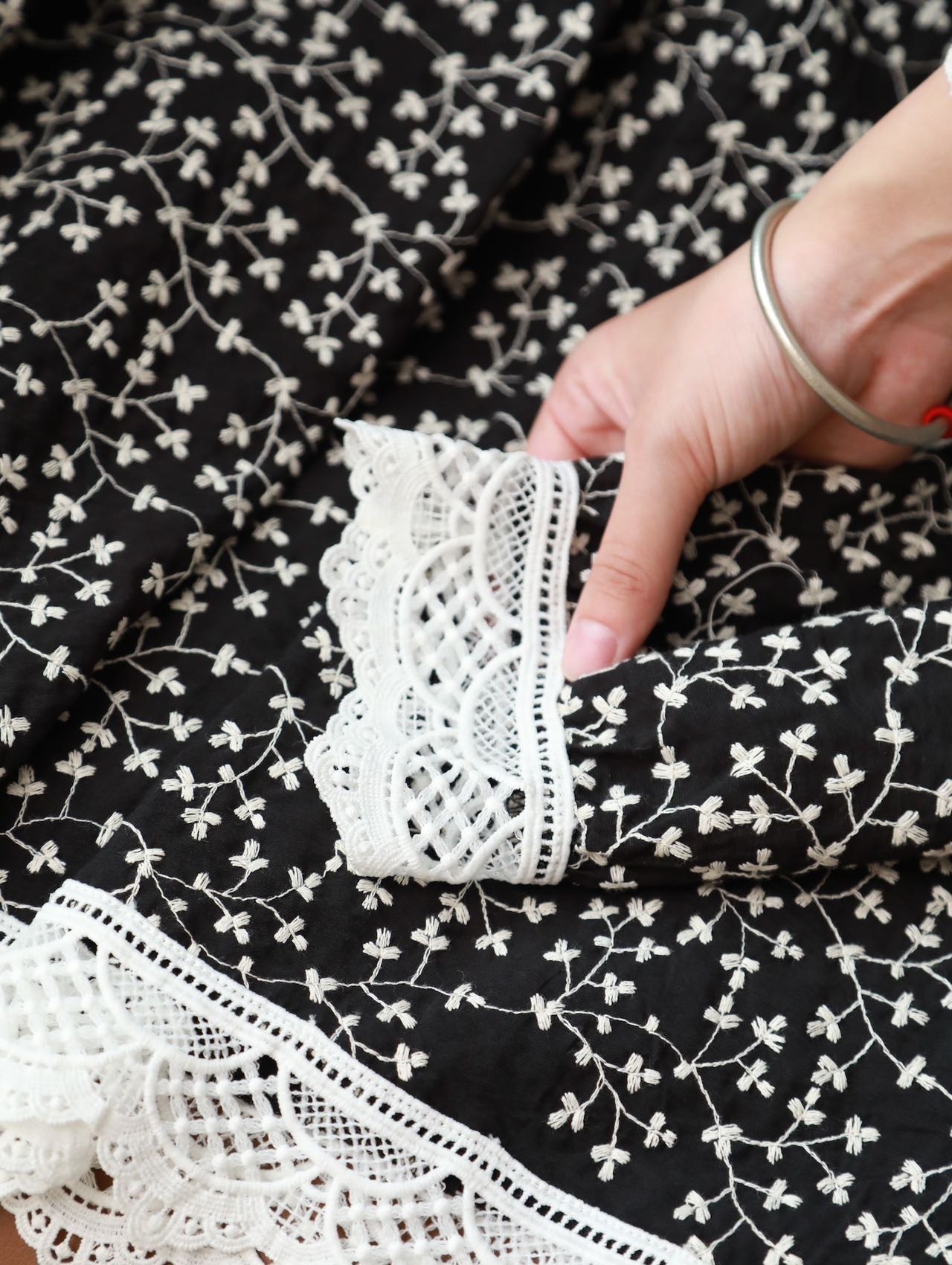 【フラワー刺繍 レーストリム プルオーバー】ブラック 長袖 レディース M/Lサイズ コットン100% クラシカル カジュアル【LPIUTY】