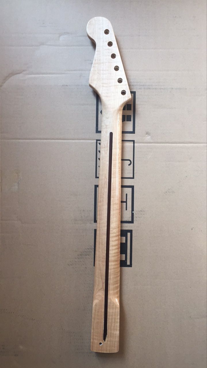 トラ杢メイプルネック STストラトタイプ交換用ネック ギターパーツ ギターネック トラ杢ネック 21フレット　MU1667
