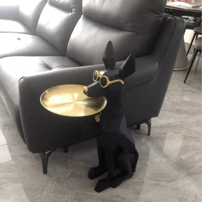トレイを咥えたドーベルマンの装飾オブジェ 置物