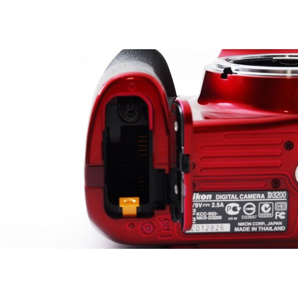 【中古】ニコン Nikon D3200 ダブルズームセット レッド 美品 一眼レフSDカードストラップ付き