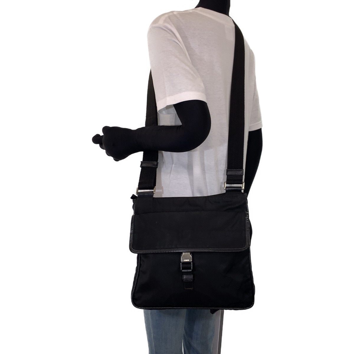 三角ロゴプレート テスート ブラック 黒 シルバー金具 ナイロン ショルダーバッグ メッセンジャーバッグ メンズ 503687 三角ロゴプレート テスート ブラック 黒 シルバー金具 ナイロン ショルダーバッグ メッセンジャーバッグ メンズ 503687