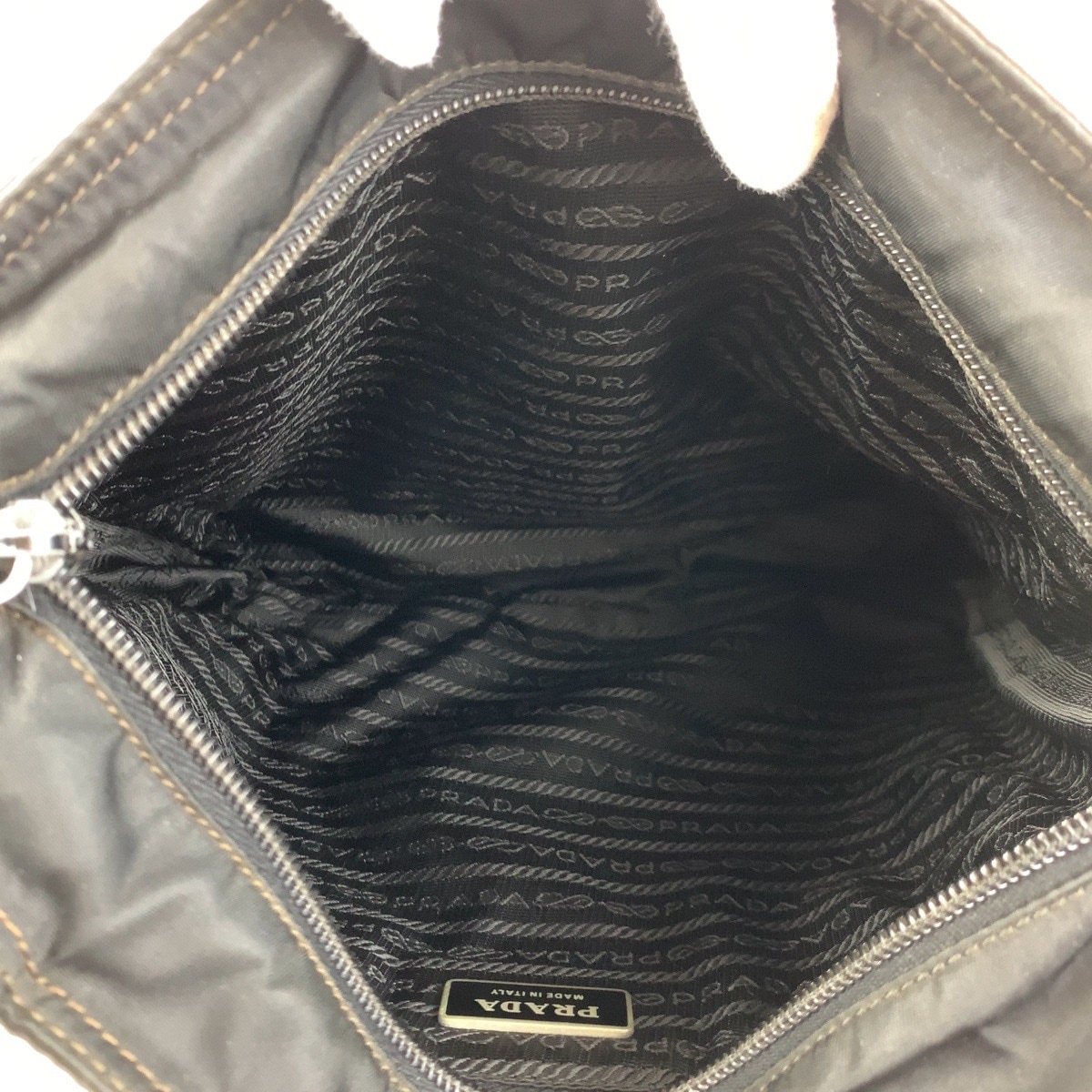 三角ロゴプレート テスート ブラック 黒 シルバー金具 ナイロン ショルダーバッグ メッセンジャーバッグ メンズ 503687 三角ロゴプレート テスート ブラック 黒 シルバー金具 ナイロン ショルダーバッグ メッセンジャーバッグ メンズ 503687