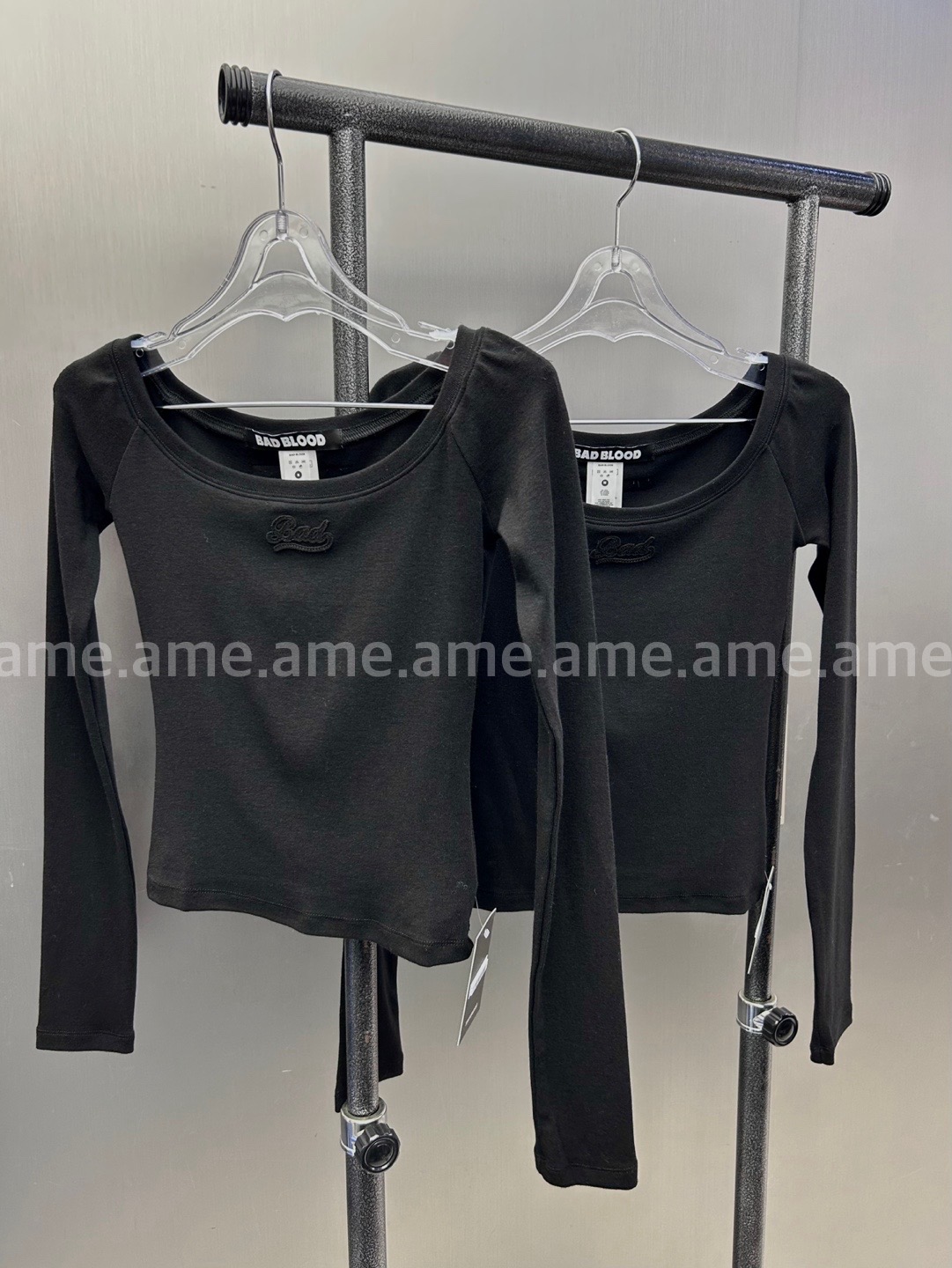 ビヨンド ソフト オフショルダー トップ - ブラック ビヨンド ソフト オフショルダー トップ - ブラック