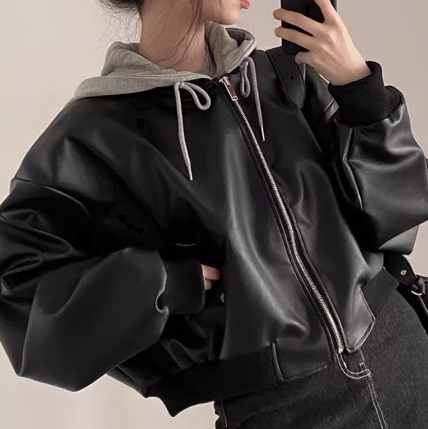 レディース ジャケット フェイクレザージャケット 長袖 クルーネック ファスナー ポケット 前開き フード付き フェイクレザー 大人可愛い シンプル カジュアル おしゃれ かっこいい こなれ感 ラフ