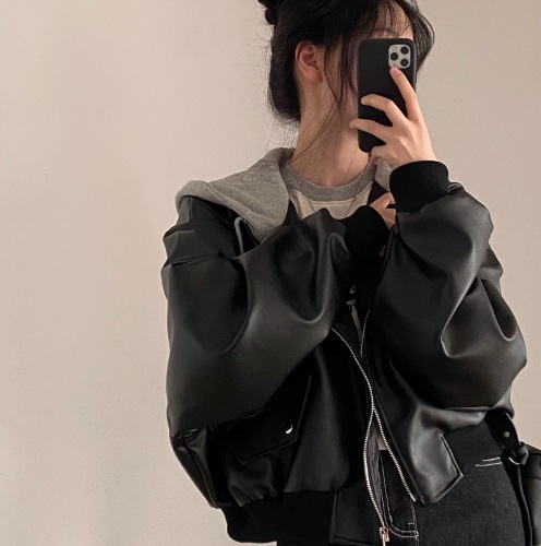 レディース ジャケット フェイクレザージャケット 長袖 クルーネック ファスナー ポケット 前開き フード付き フェイクレザー 大人可愛い シンプル カジュアル おしゃれ かっこいい こなれ感 ラフ