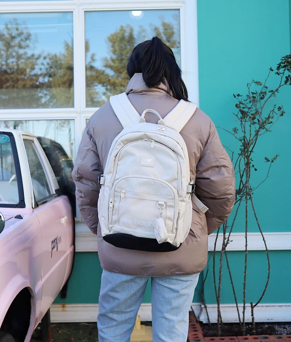 AUTHENTIC V4 BACKPACK バックパック NBGCDSS102 ニューバランス リュック バックパック 黒 ブラック アイボリー  ホワイト 白 レディース メンズ 学生 通学 リュック