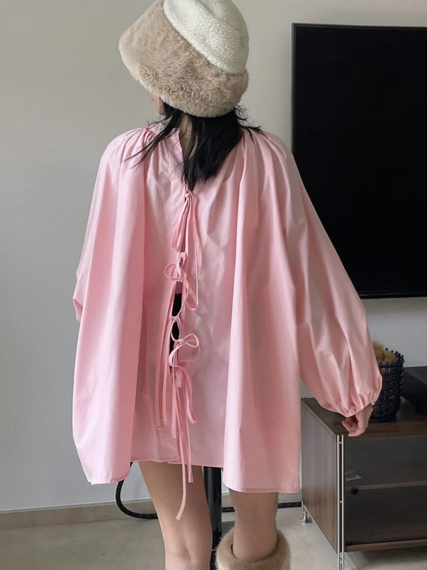 早春の新しい日本のレトロなデザイナースタイルの提灯の袖のシャツの緩い2つの摩耗の余暇のカーディガンのシャツの女性