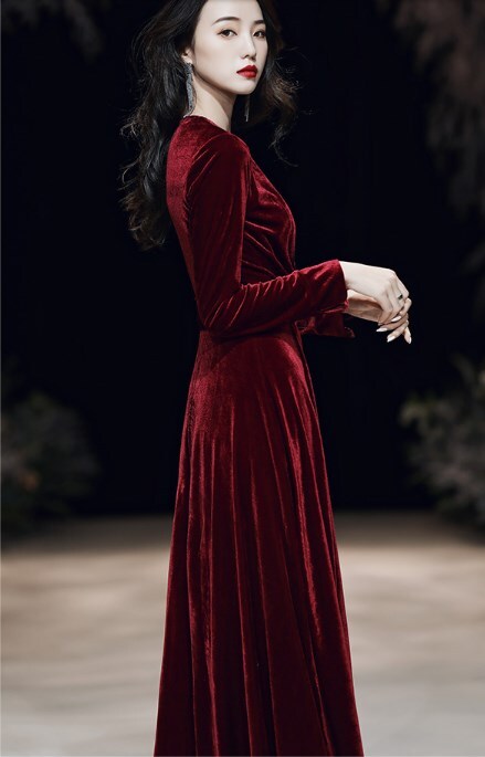 ワインレッド夏ドレススカート女性ビッグサイズプレミアム感 ワンピース ワンピドレス ロング丈 長袖 Vネック ストレート プリーツ ファスナー ハイウエスト 大人可愛い きれいめ シンプル 大人 上品 ワインレッド夏ドレススカート女性ビッグサイズプレミアム感 ワンピース ワンピドレス ロング丈 長袖 Vネック ストレート プリーツ ファスナー ハイウエスト 大人可愛い きれいめ シンプル 大人 上品