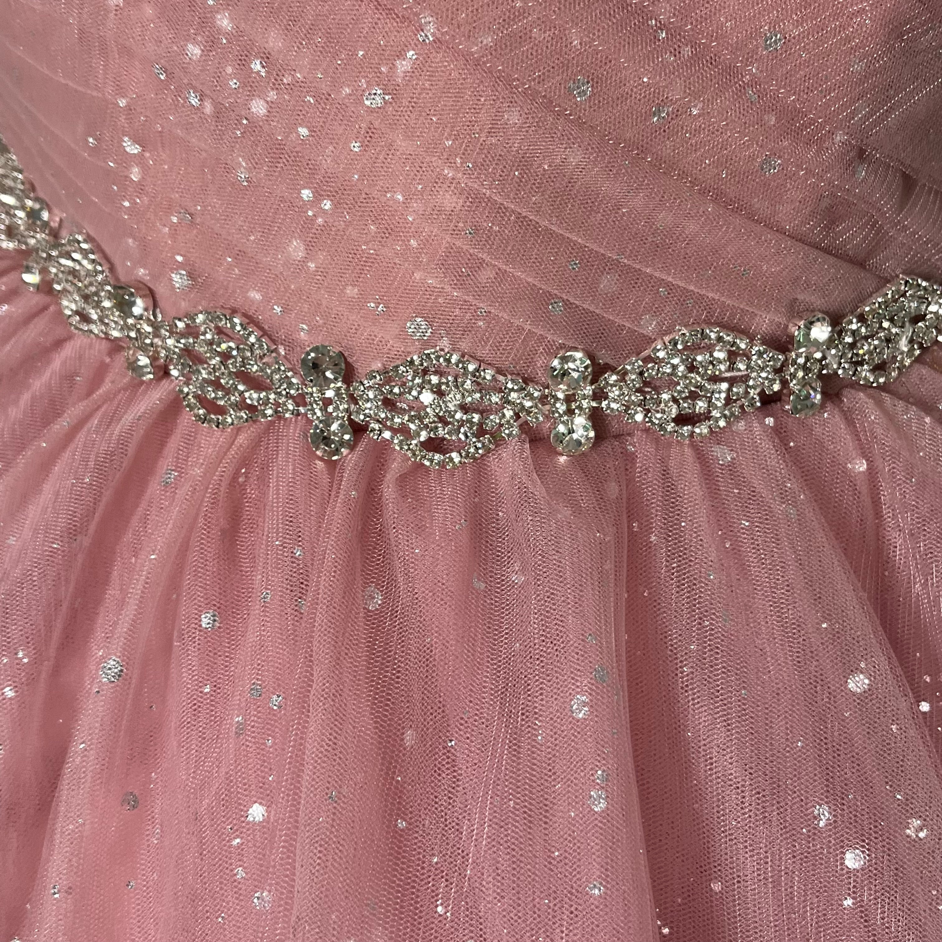 カラードレス ピンク オフショルダー ビジュードレス キラキラグリッターチュール 華やかなトレーン 編み上げ プリンセスライン55990 カラードレス ピンク オフショルダー ビジュードレス キラキラグリッターチュール 華やかなトレーン 編み上げ プリンセスライン55990