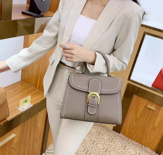 ハンドバッグ レディース バッグ 鞄 かばん ショルダーバッグ 2WAY 肩掛けバッグ 斜め掛けバッグ きれいめ エレガント カジュアル お出かけ おしゃれ 合成皮革 スタイリッシュ ファッション