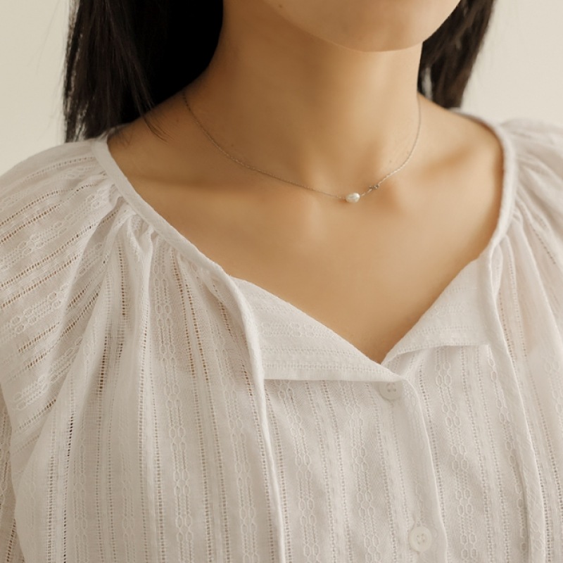 [Elysia] デルディラインストラップシャーリングブラウス