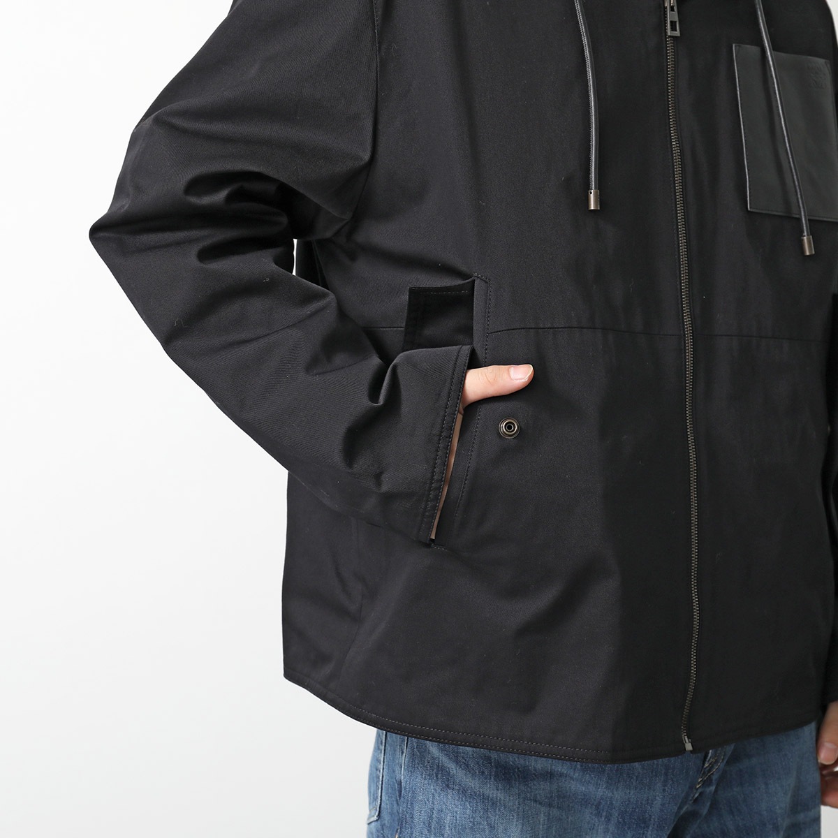 LOEWE ロエベ フーデッド ジャケット H526Y02W94 メンズ ブルゾン コットン パーカー アナグラム 胸ポケット ジップアップ 1100/BLAC LOEWE ロエベ フーデッド ジャケット H526Y02W94 メンズ ブルゾン コットン パーカー アナグラム 胸ポケット ジップアップ 1100/BLAC