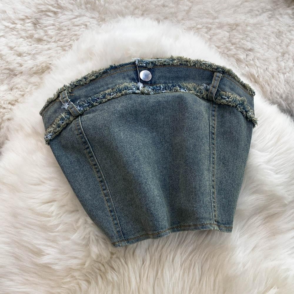 新型の婦人服の毛辺のデニムは胸を塗ってネットの紅を組み合わせて写真に映えます高校の長いスカートの2件のスーツ