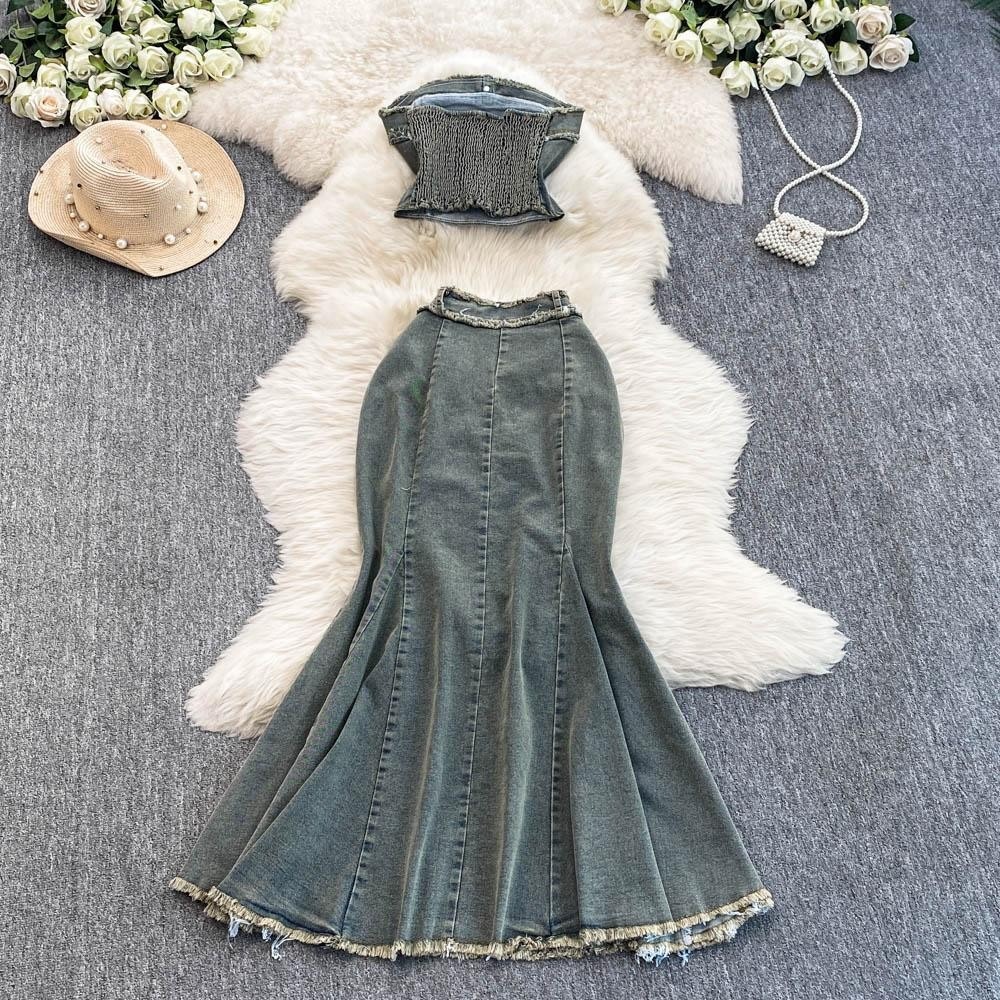 新型の婦人服の毛辺のデニムは胸を塗ってネットの紅を組み合わせて写真に映えます高校の長いスカートの2件のスーツ