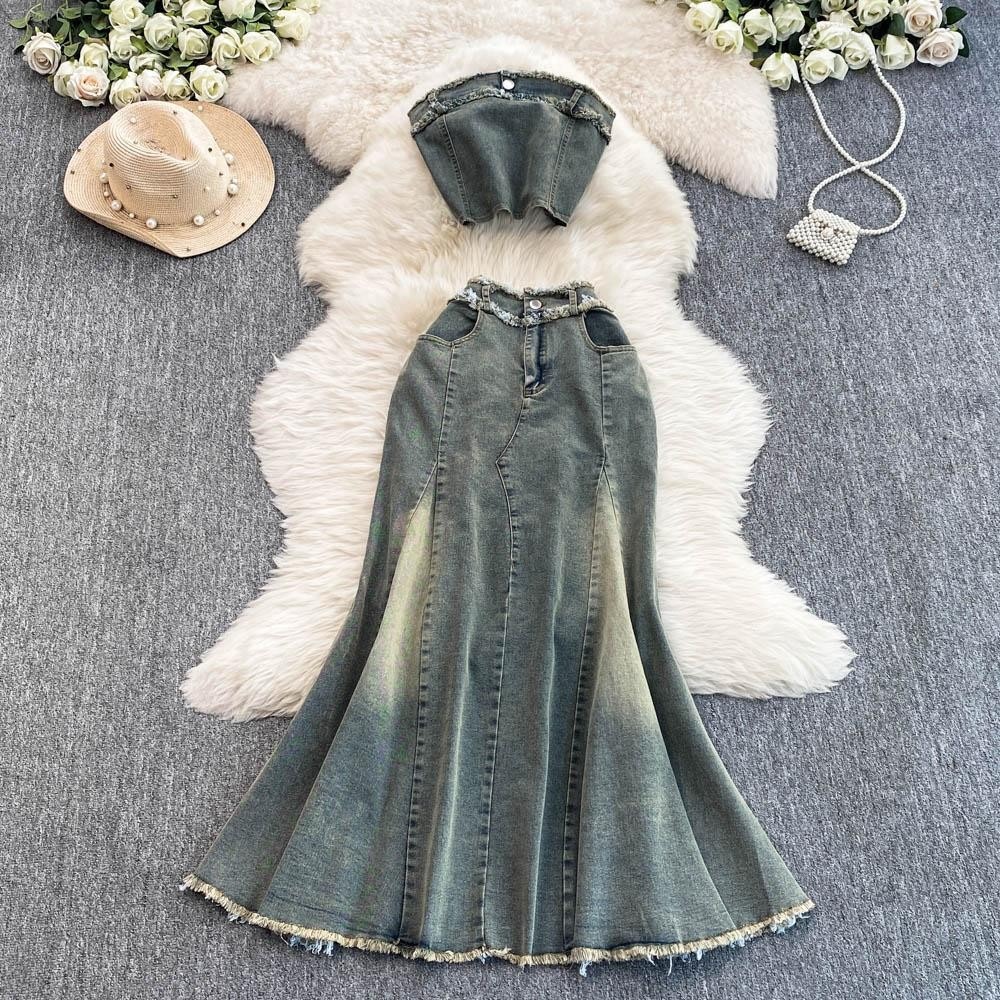 新型の婦人服の毛辺のデニムは胸を塗ってネットの紅を組み合わせて写真に映えます高校の長いスカートの2件のスーツ