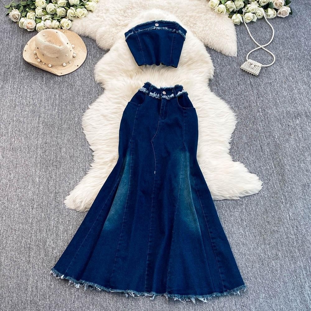 新型の婦人服の毛辺のデニムは胸を塗ってネットの紅を組み合わせて写真に映えます高校の長いスカートの2件のスーツ