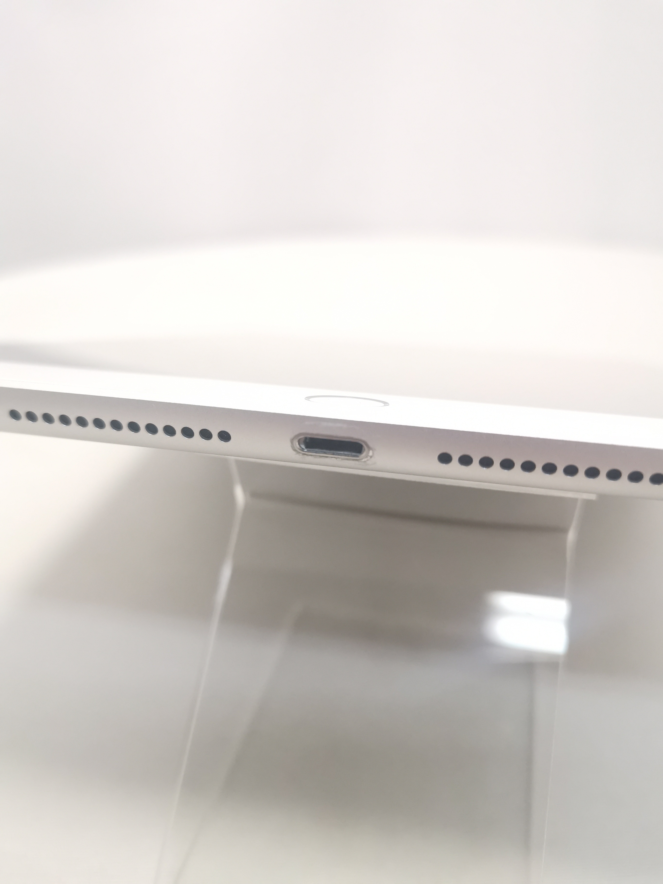 [整備済み品]iPad 10.2インチ 第7世代 Wi-Fi 32GB 2019年秋モデル MW752J/A [シルバー]　A2197