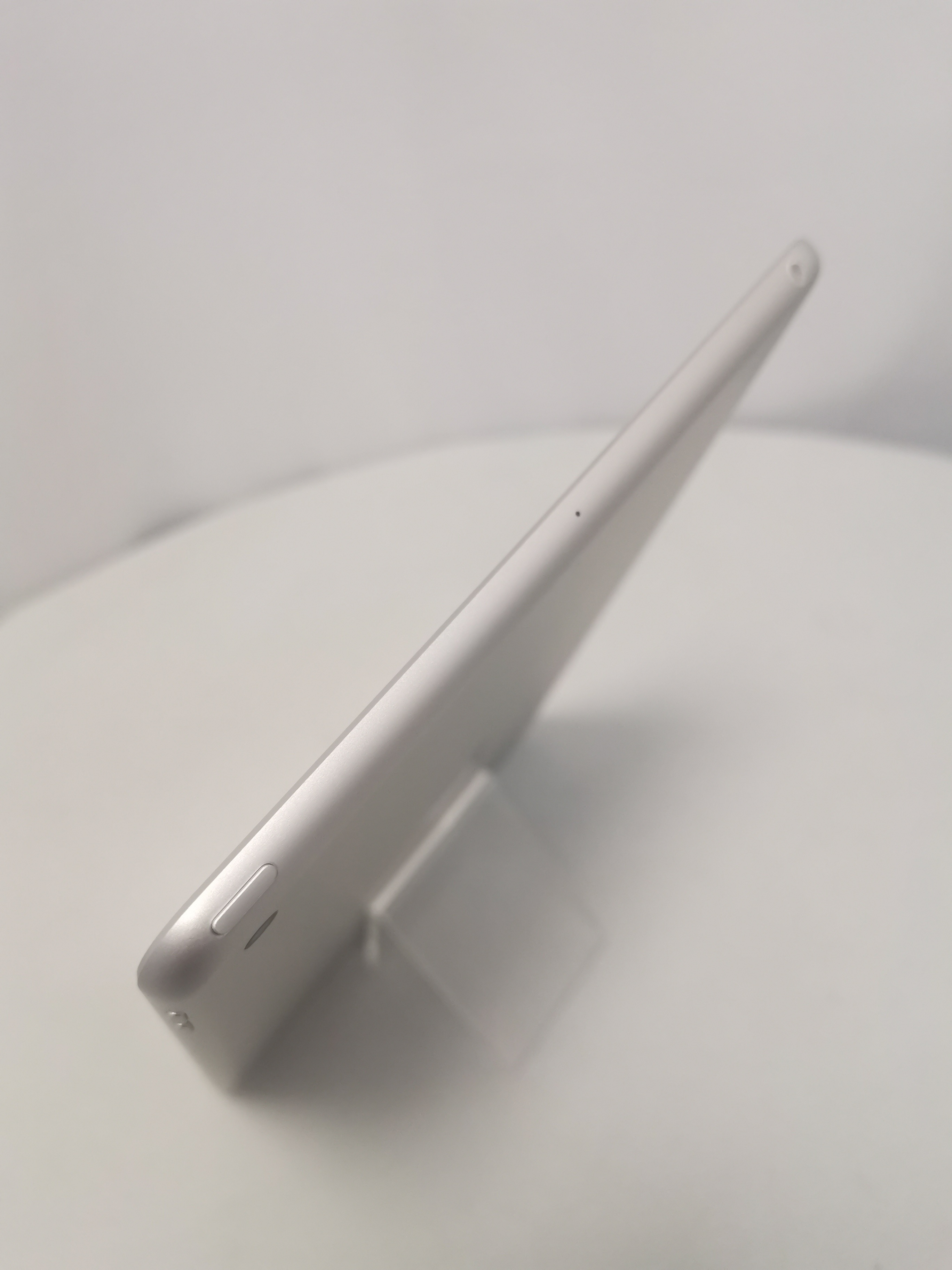 [整備済み品]iPad 10.2インチ 第7世代 Wi-Fi 32GB 2019年秋モデル MW752J/A [シルバー]　A2197