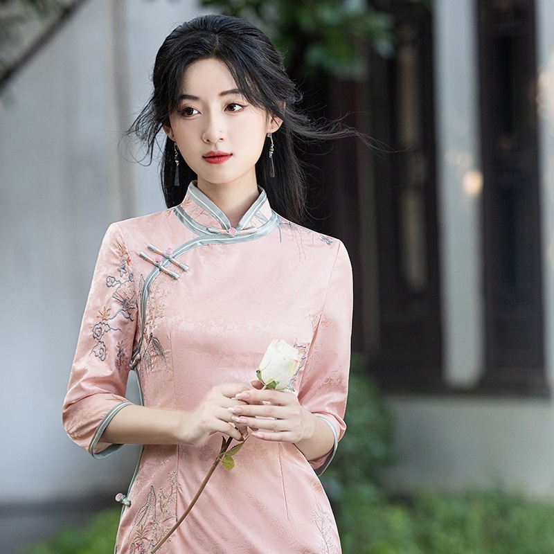 ワンピースドレスドレス刺繍された改良ピンクチョンサムドレス2025春と夏の二重層の刺繍入りジャクアードフィリグリー ワンピースドレスドレス刺繍された改良ピンクチョンサムドレス2025春と夏の二重層の刺繍入りジャクアードフィリグリー