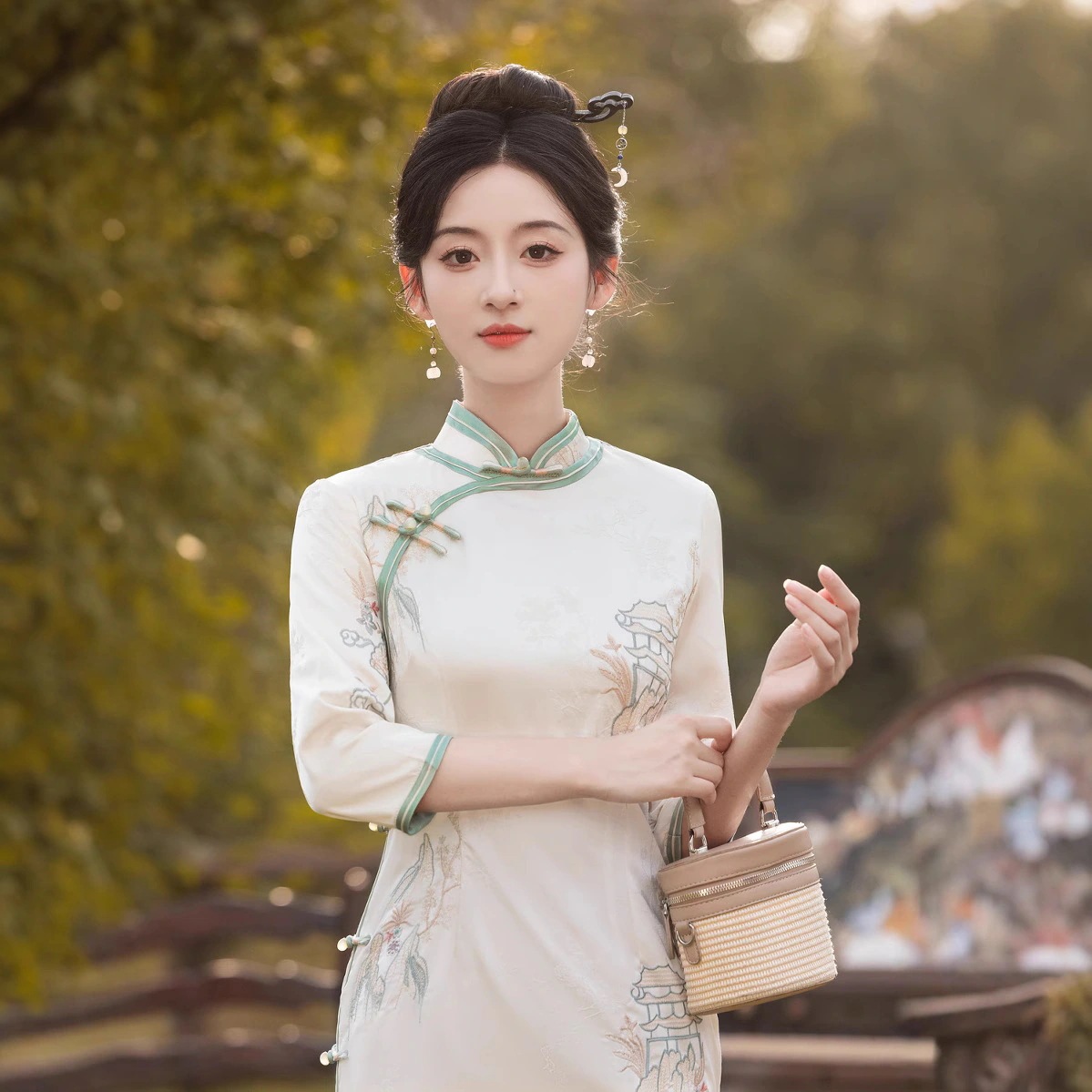 ワンピースドレスドレス刺繍された改良ピンクチョンサムドレス2025春と夏の二重層の刺繍入りジャクアードフィリグリー ワンピースドレスドレス刺繍された改良ピンクチョンサムドレス2025春と夏の二重層の刺繍入りジャクアードフィリグリー