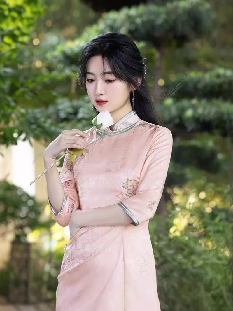 ワンピースドレスドレス刺繍された改良ピンクチョンサムドレス2025春と夏の二重層の刺繍入りジャクアードフィリグリー ワンピースドレスドレス刺繍された改良ピンクチョンサムドレス2025春と夏の二重層の刺繍入りジャクアードフィリグリー