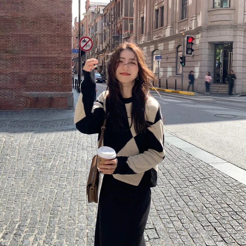 2点セットコントラストカラーワンピース春服レディースセットアップ上下二点韓国ファッションニットセータープリーツスカート母の 2点セットコントラストカラーワンピース春服レディースセットアップ上下二点韓国ファッションニットセータープリーツスカート母の