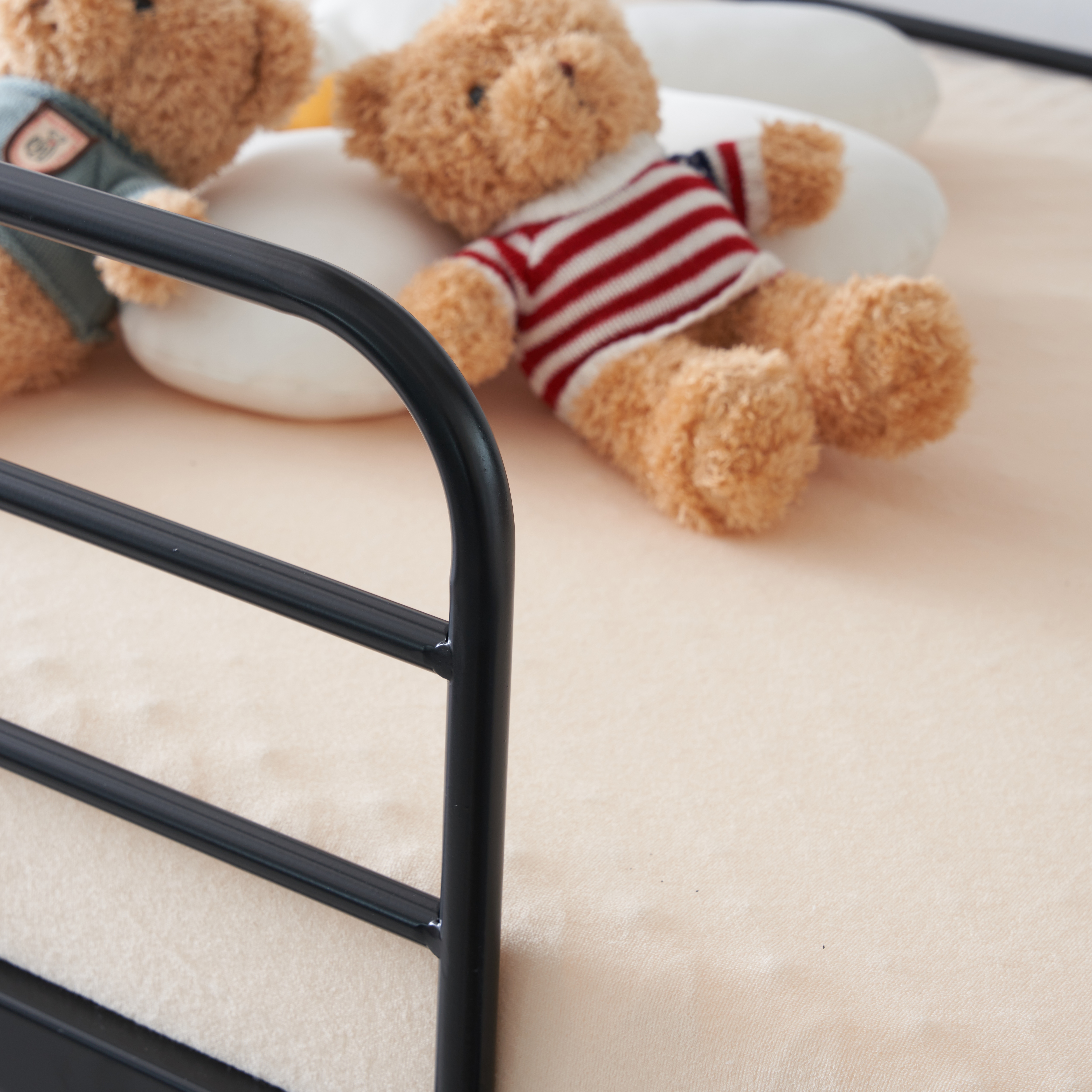 【国内出荷 - 3日配達】【新作】【ブラック】三段ベッド パイプベッド 分離可能 スチールベッド 子供部屋スチール 耐震~330 【国内出荷 - 3日配達】【新作】【ブラック】三段ベッド パイプベッド 分離可能 スチールベッド 子供部屋スチール 耐震~330