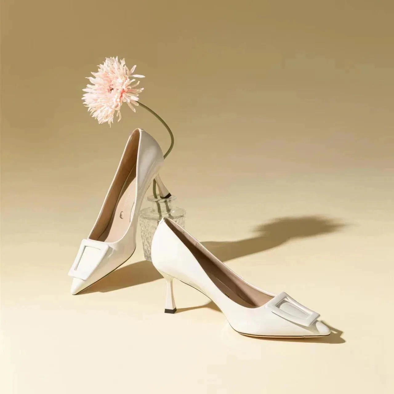 なめし皮とがった細いかかとファッション春のハイヒール気持ちがいい足を研がない夏のハイヒール気質 なめし皮とがった細いかかとファッション春のハイヒール気持ちがいい足を研がない夏のハイヒール気質