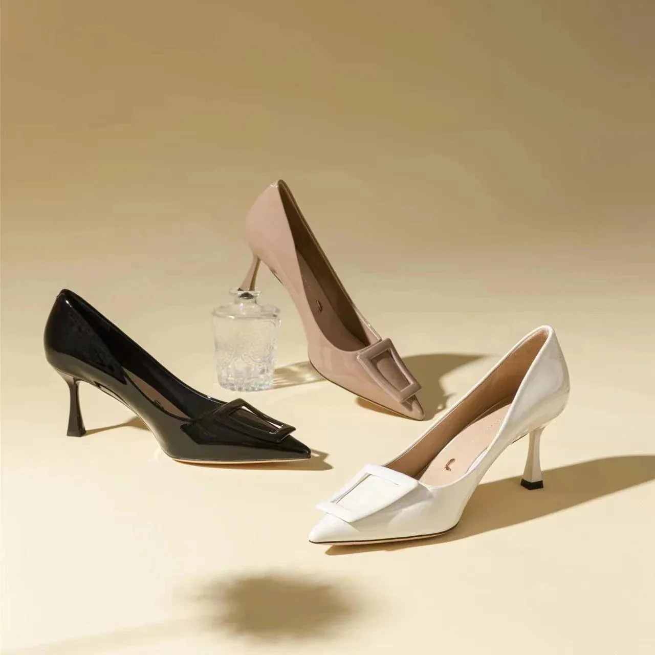 なめし皮とがった細いかかとファッション春のハイヒール気持ちがいい足を研がない夏のハイヒール気質 なめし皮とがった細いかかとファッション春のハイヒール気持ちがいい足を研がない夏のハイヒール気質