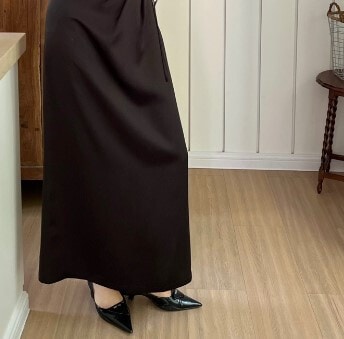 ロングスカート スカート フレンチ サテン プリーツ ドレープ スリムスカート ロング丈スカート ハイウエスト きれいめ おしゃれ ハイエンド ラグジュアリー 個性的 高級感 存在感 プリーツ レトロ