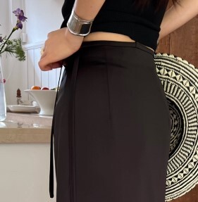 ロングスカート スカート フレンチ サテン プリーツ ドレープ スリムスカート ロング丈スカート ハイウエスト きれいめ おしゃれ ハイエンド ラグジュアリー 個性的 高級感 存在感 プリーツ レトロ