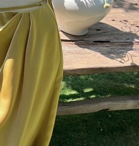 ロングスカート スカート フレンチ サテン プリーツ ドレープ スリムスカート ロング丈スカート ハイウエスト きれいめ おしゃれ ハイエンド ラグジュアリー 個性的 高級感 存在感 プリーツ レトロ