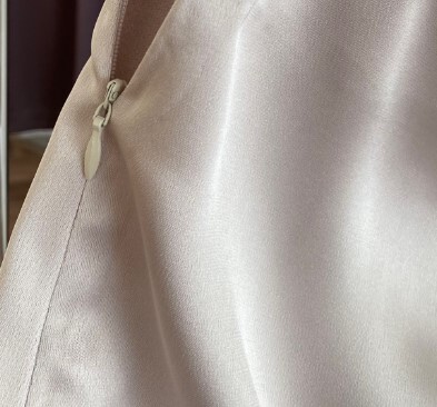 ロングスカート スカート フレンチ サテン プリーツ ドレープ スリムスカート ロング丈スカート ハイウエスト きれいめ おしゃれ ハイエンド ラグジュアリー 個性的 高級感 存在感 プリーツ レトロ