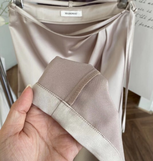 ロングスカート スカート フレンチ サテン プリーツ ドレープ スリムスカート ロング丈スカート ハイウエスト きれいめ おしゃれ ハイエンド ラグジュアリー 個性的 高級感 存在感 プリーツ レトロ