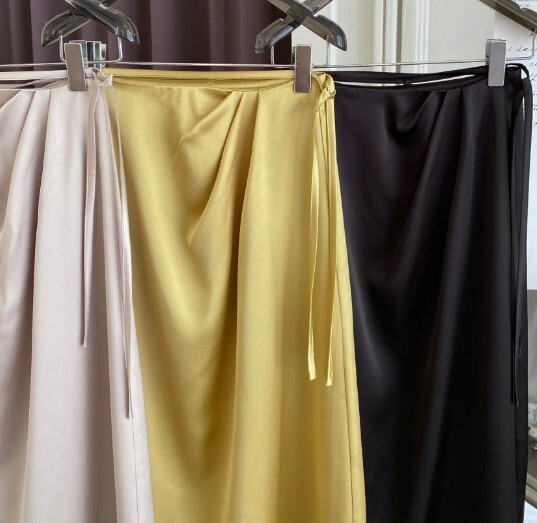 ロングスカート スカート フレンチ サテン プリーツ ドレープ スリムスカート ロング丈スカート ハイウエスト きれいめ おしゃれ ハイエンド ラグジュアリー 個性的 高級感 存在感 プリーツ レトロ