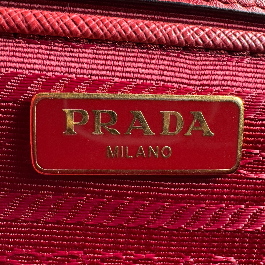 プラダ PRADA ショルダーバッグ レザー レッド ゴールド レディース z4666 プラダ PRADA ショルダーバッグ レザー レッド ゴールド レディース z4666