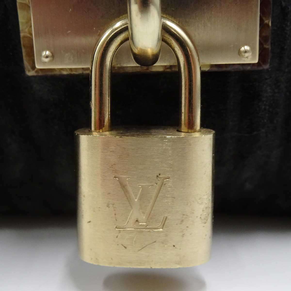【中古】ルイ・ヴィトン ウィスパーGM ハンドバッグ スエード パイソン モノグラム ブラック系 M95811 Louis Vuitton