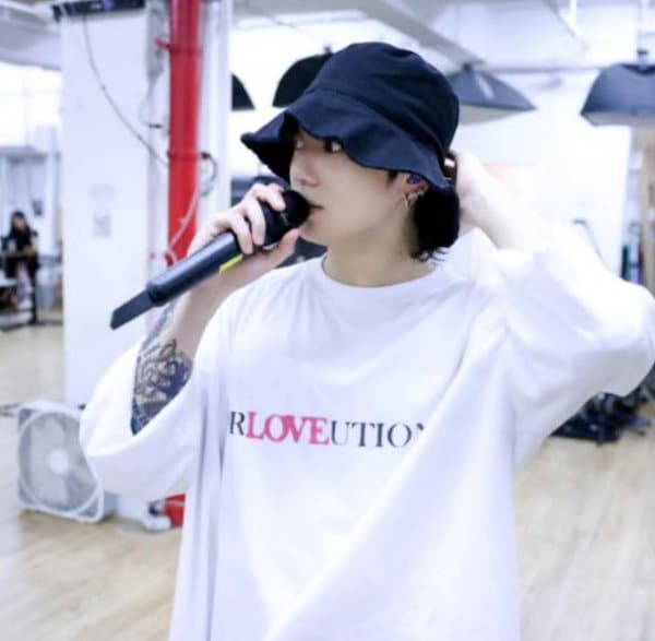 JUNGKOOK Tシャツ - トップス