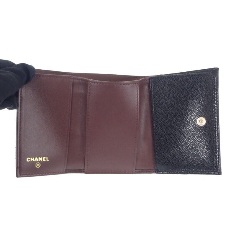 クラシックスモール フラップウォレット AP0230_Y33352_C3906 三つ折り財布 グレインカーフレザー ブラック ゴールド金具 レディース【Sランク】 クラシックスモール フラップウォレット AP0230_Y33352_C3906 三つ折り財布 グレインカーフレザー ブラック ゴールド金具 レディース【Sランク】