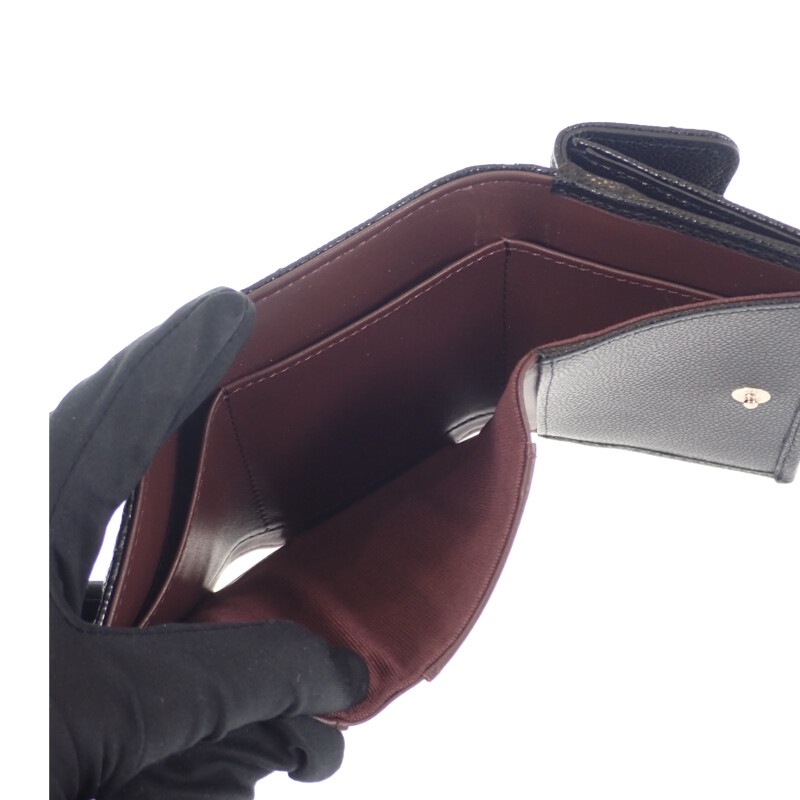 クラシックスモール フラップウォレット AP0230_Y33352_C3906 三つ折り財布 グレインカーフレザー ブラック ゴールド金具 レディース【Sランク】 クラシックスモール フラップウォレット AP0230_Y33352_C3906 三つ折り財布 グレインカーフレザー ブラック ゴールド金具 レディース【Sランク】