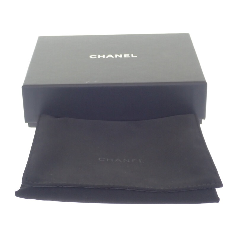 クラシックスモール フラップウォレット AP0230_Y33352_C3906 三つ折り財布 グレインカーフレザー ブラック ゴールド金具 レディース【Sランク】 クラシックスモール フラップウォレット AP0230_Y33352_C3906 三つ折り財布 グレインカーフレザー ブラック ゴールド金具 レディース【Sランク】