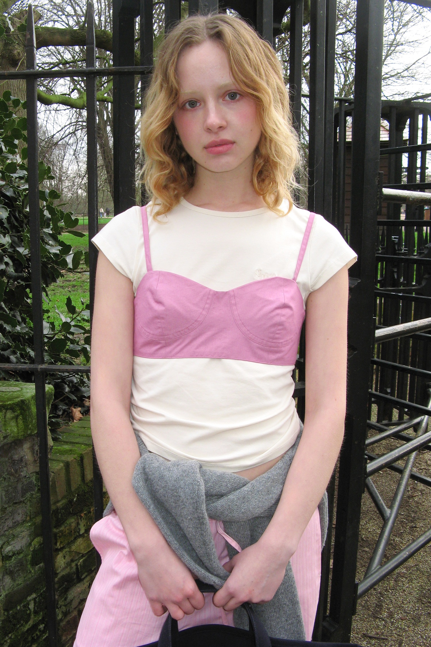 ロゴキャップスリーブTシャツ Light Beige 可愛い おしゃれ ディリーファッション ガーリールック Tシャツ 韓国ファッション 韓国ブランド ロゴキャップスリーブTシャツ Light Beige 可愛い おしゃれ ディリーファッション ガーリールック Tシャツ 韓国ファッション 韓国ブランド