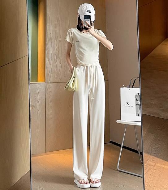 ボトムス パンツ ストレートパンツ カジュアルパンツ レギュラー丈 ストレート ポケット ハイウエスト ウエストゴム 伸縮性 かわいい 大人可愛い シンプル カジュアル 大人 おしゃれ お洒落 かっこ